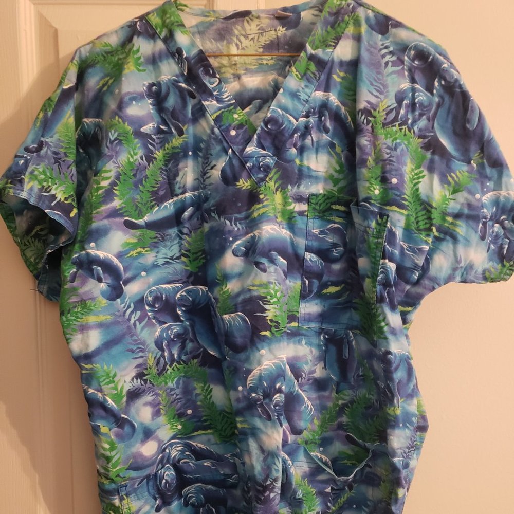 Women's M Manatee Scrub Top